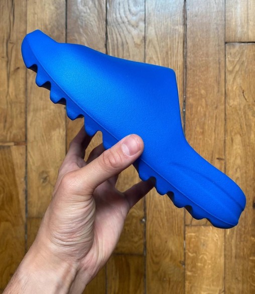 Adidas yeezy slide azure ID4133
