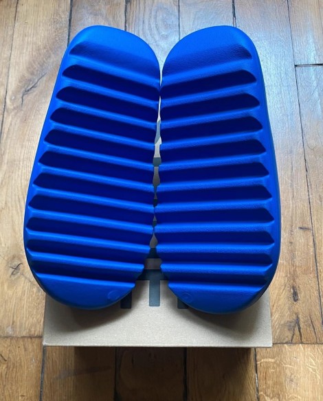 Adidas yeezy slide azure ID4133