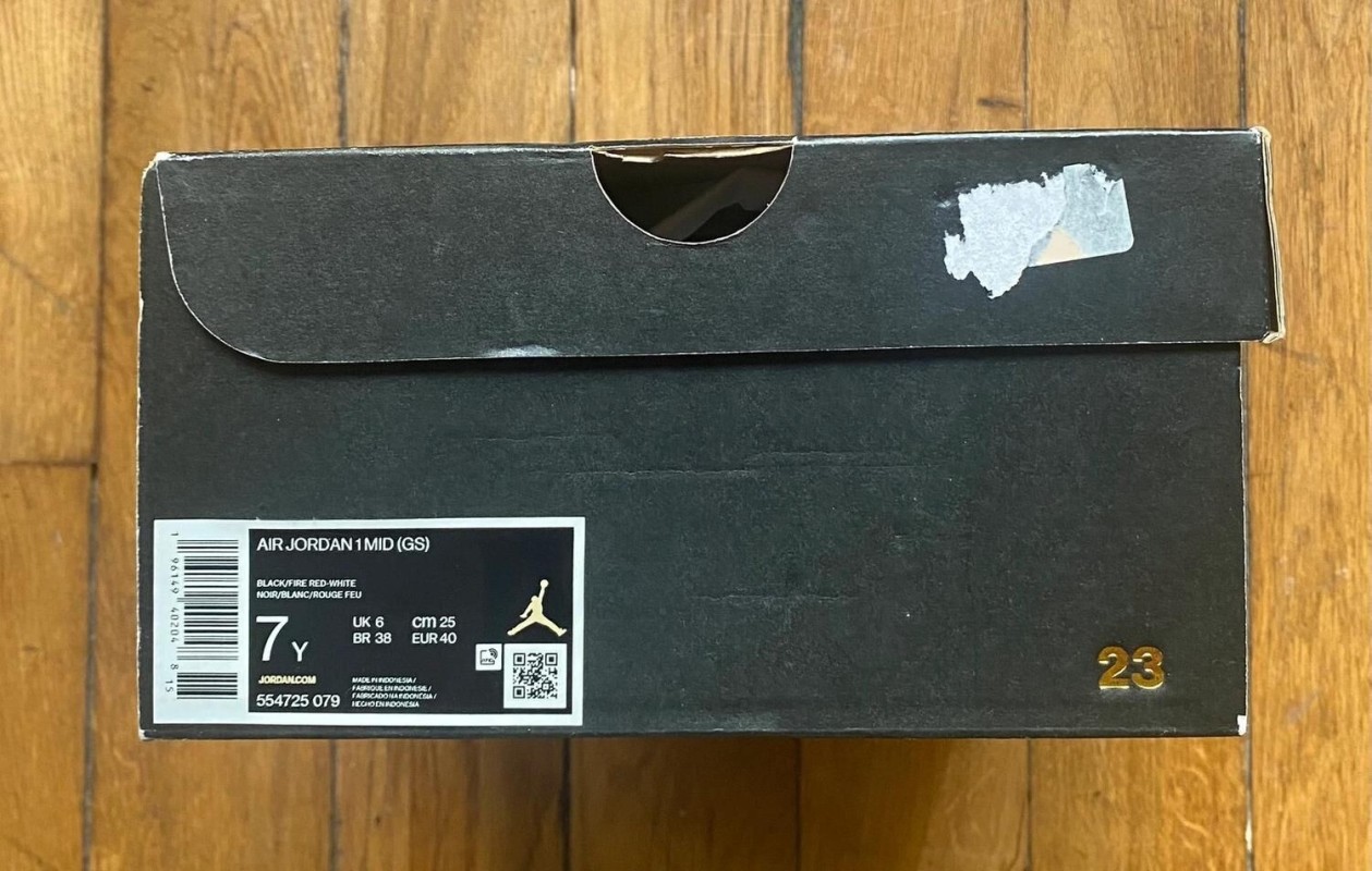 Jordan 1 mid black fire red (gs) 554725-079 2