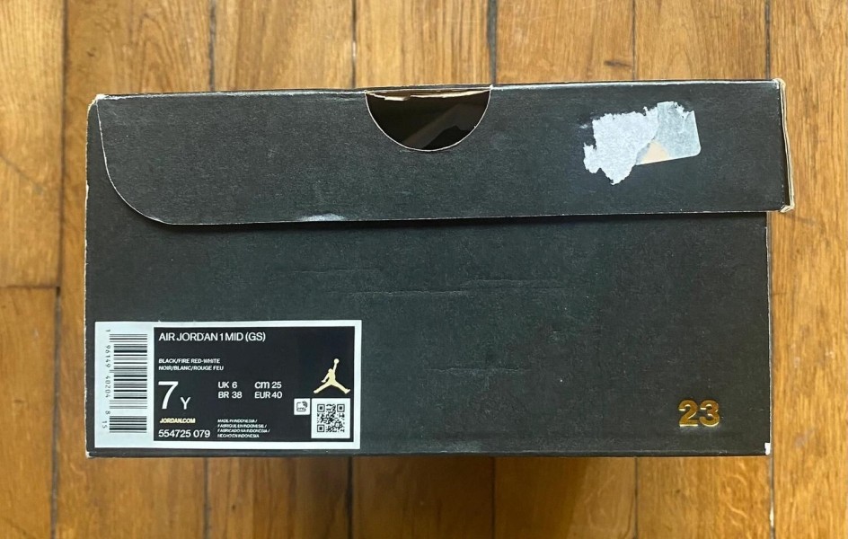 Jordan 1 mid black fire red (gs) 554725-079