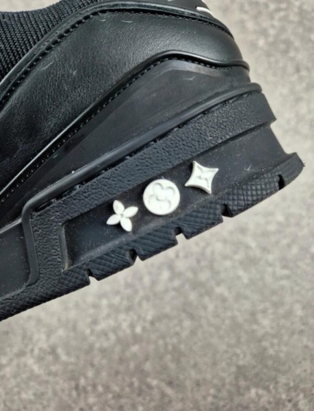 Basket Louis Vuitton LV Trainer taille 42