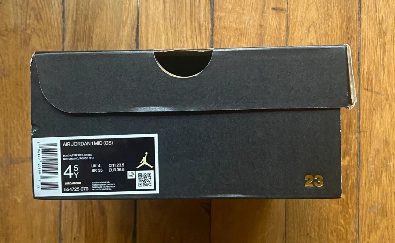 Jordan 1 mid black fire red (gs) 554725-079 2