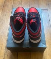 Jordan 1 mid black fire red (gs) 554725-079