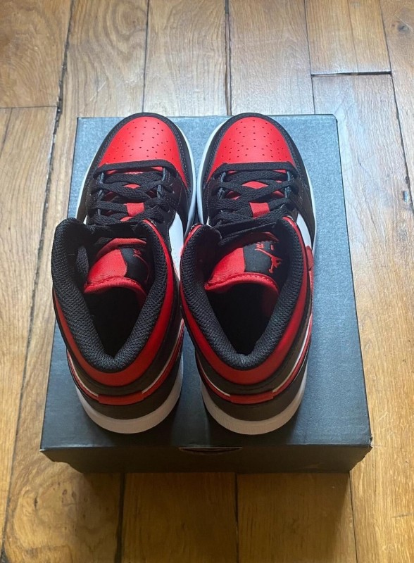 Jordan 1 mid black fire red (gs) 554725-079 2