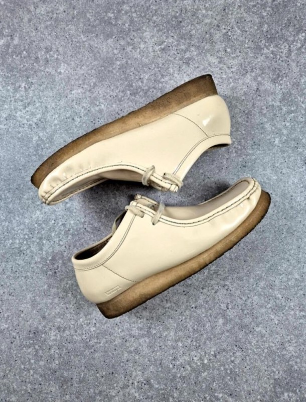 Clarks Wallabee Supreme Verni beige taille 44