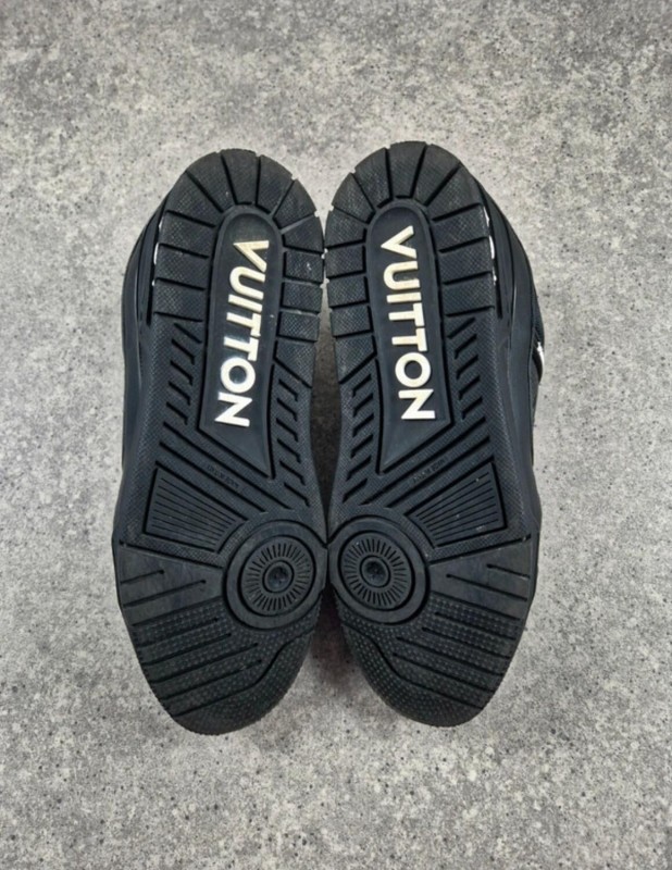 Basket Louis Vuitton LV Trainer taille 42 2