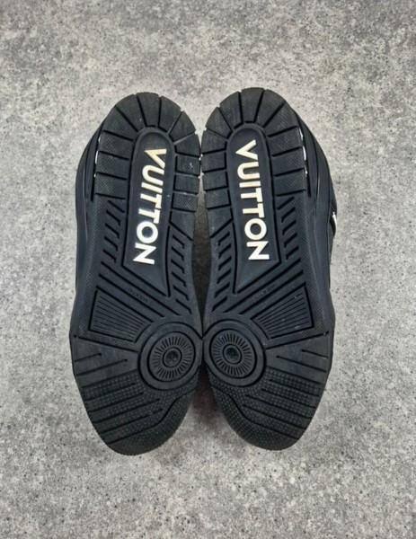 Basket Louis Vuitton LV Trainer taille 42