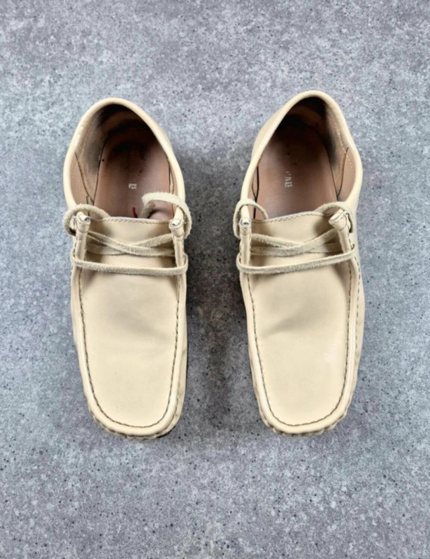 Clarks Wallabee Supreme Verni beige taille 44 2