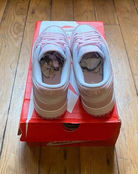 Nike dunk low pink corduroy (w) FN7167-100