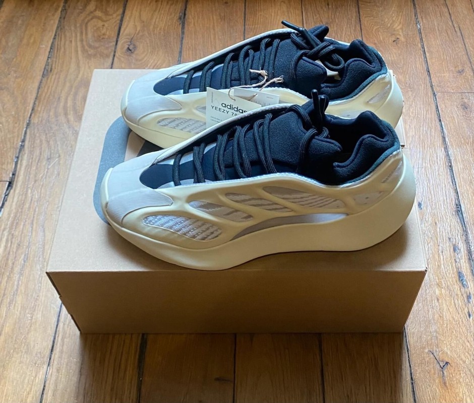 Adidas yeezy 700 v3 azael 2