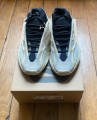 Adidas yeezy 700 v3 azael