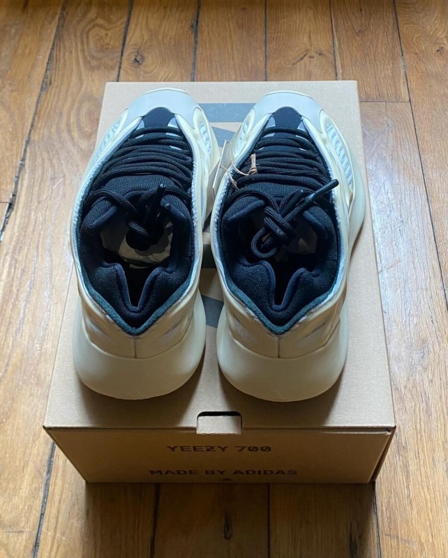 Adidas yeezy 700 v3 azael 2