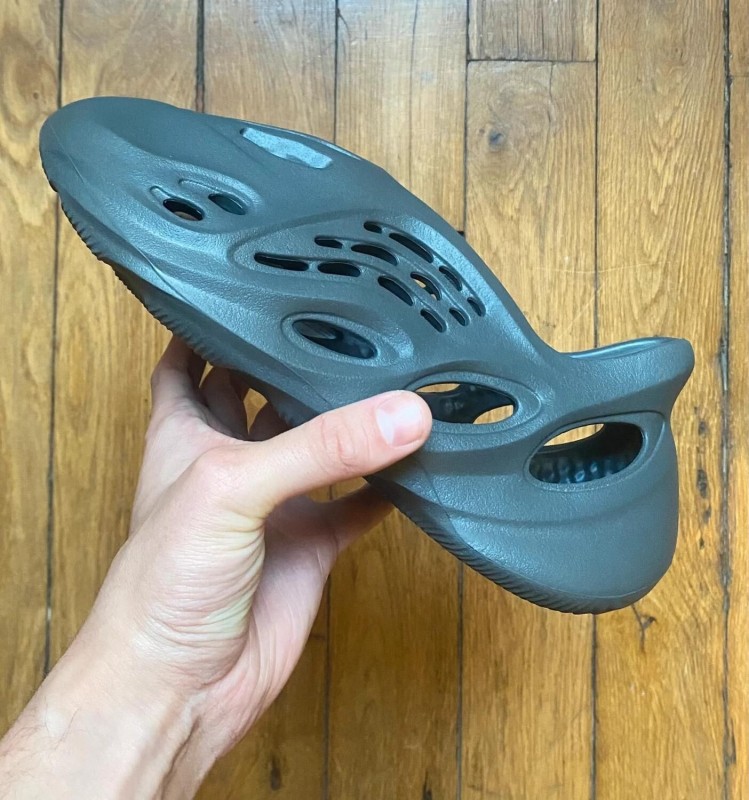 Adidas yeezy foam rnr carbon