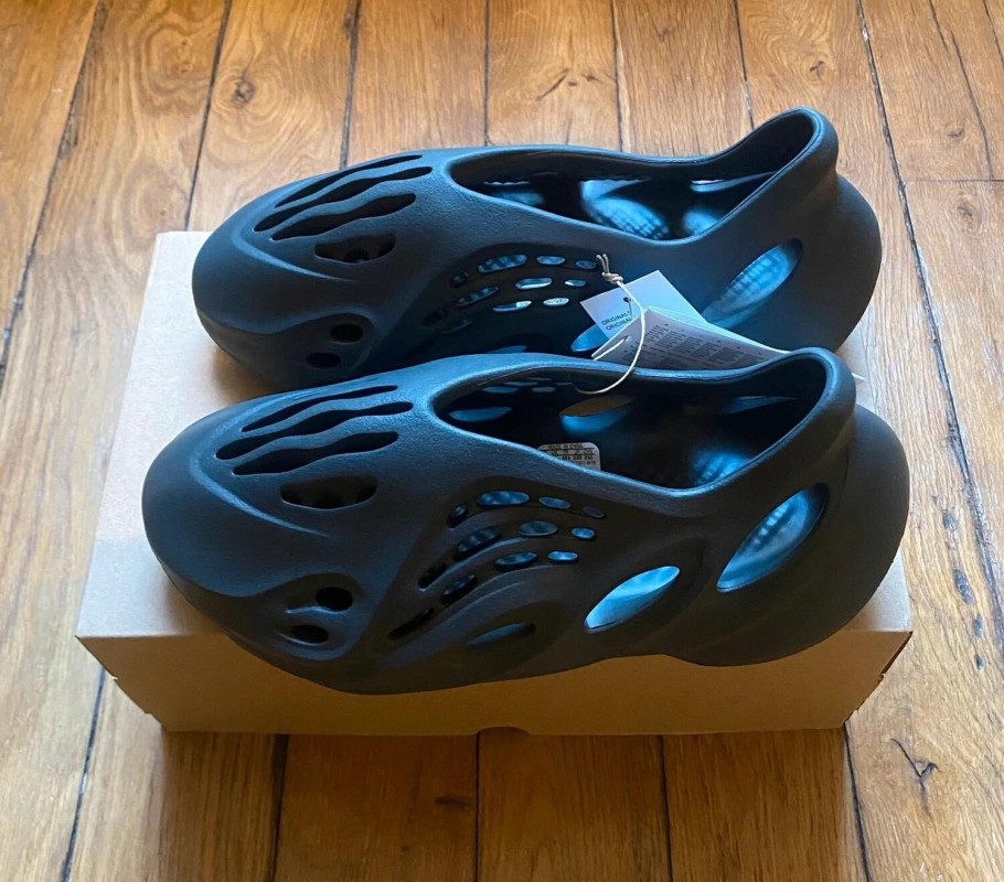 Adidas yeezy foam rnr carbon 2