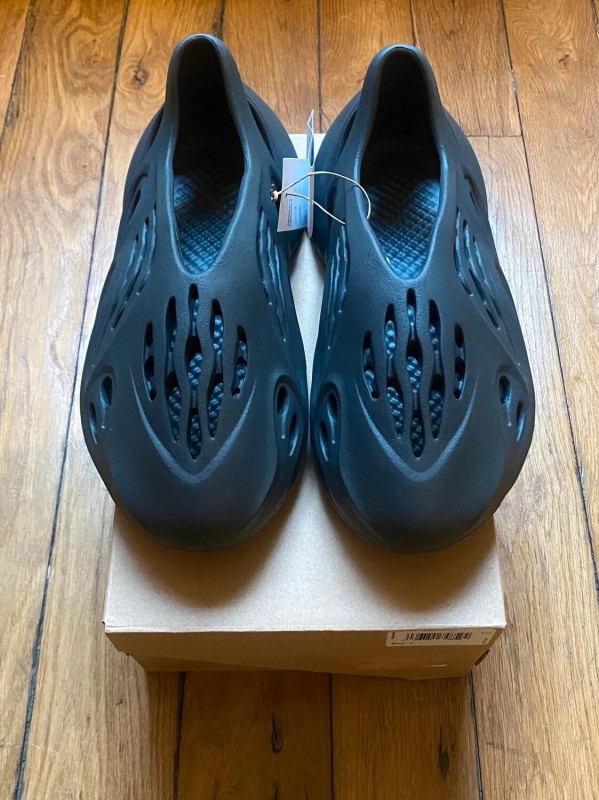 Adidas yeezy foam rnr carbon 2