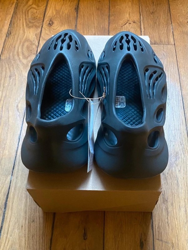 Adidas yeezy foam rnr carbon 2