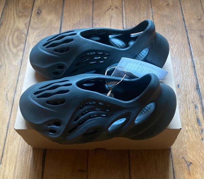 Adidas yeezy foam rnr carbon
