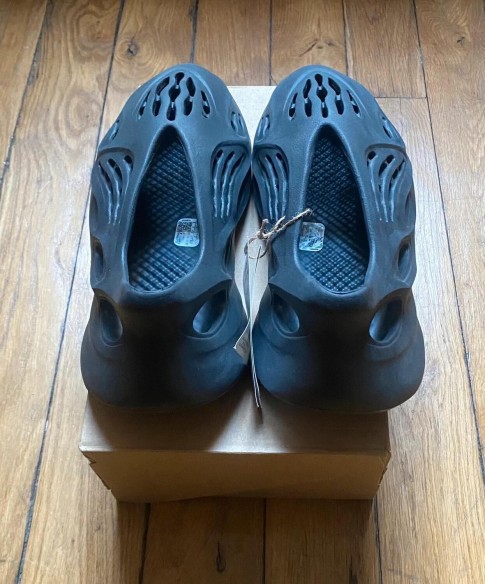 Adidas yeezy foam rnr onyx black