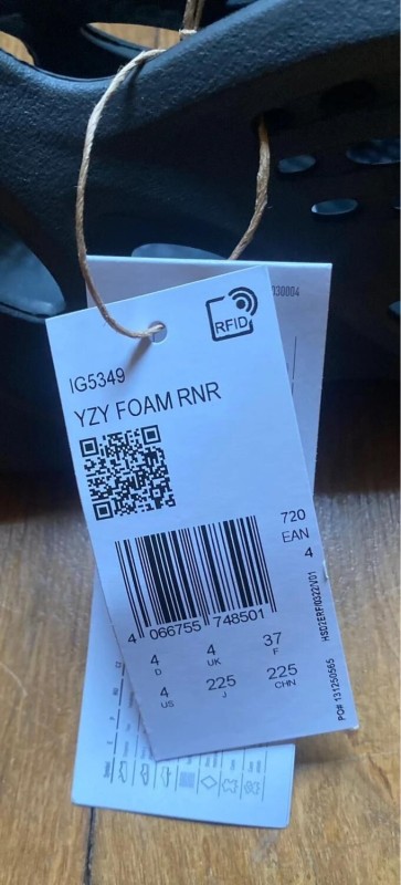 Adidas yeezy foam rnr carbon 2