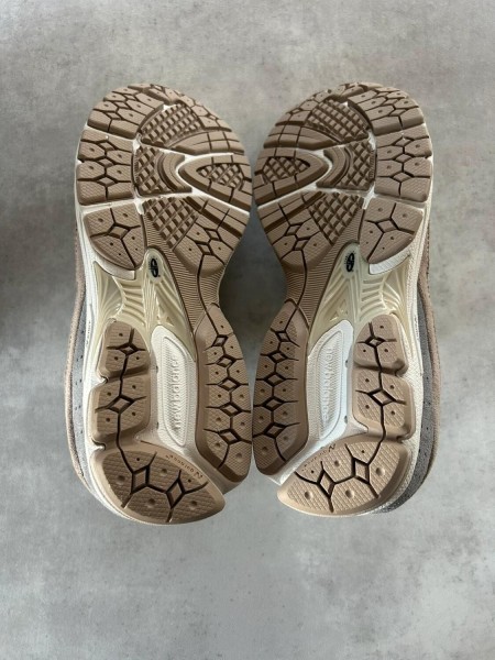 New balance 2002r driftwood brown sandstone grey