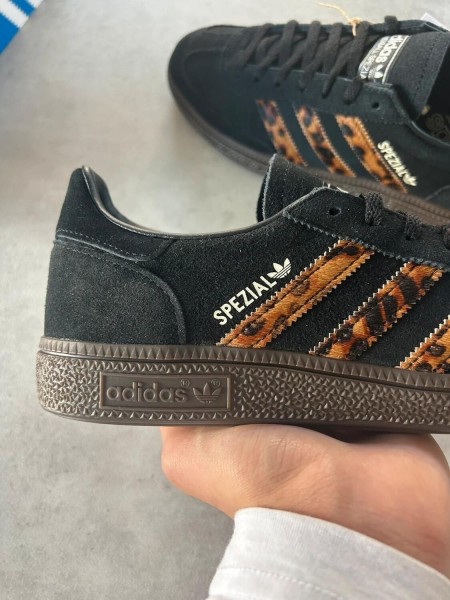 Adidas spezial core black leopard white