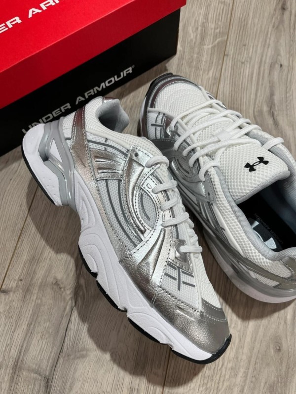 Ua Sola / under armour / silver / argenter / blanche / taille 39