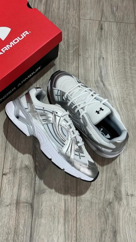 Ua Sola / under armour / silver / argenter / blanche / taille 39 2