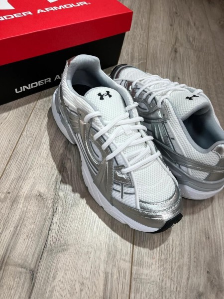 Ua Sola / under armour / silver / argenter / blanche / taille 39