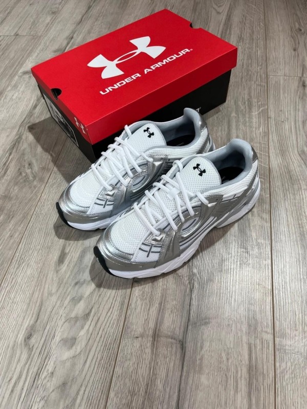 Ua Sola / under armour / silver / argenter / blanche / taille 39 2