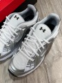 Ua Sola / under armour / silver / argenter / blanche / taille 39