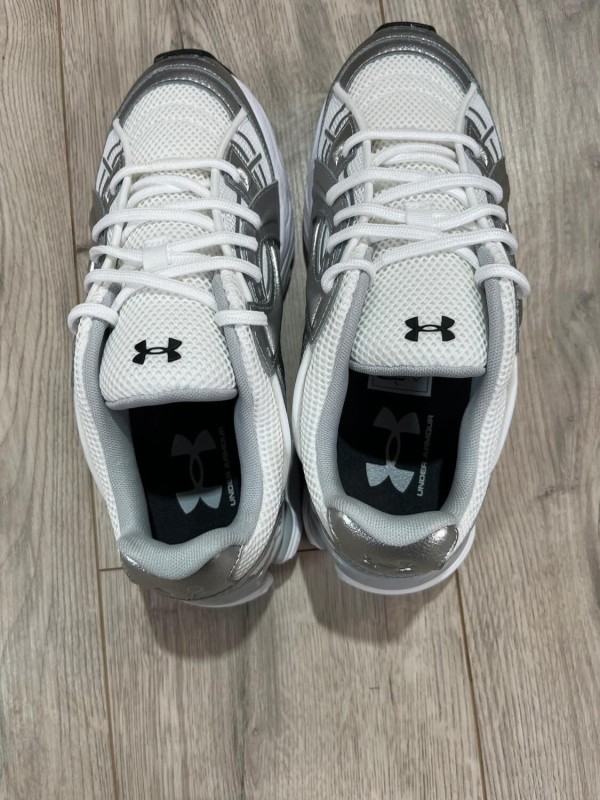 Ua Sola / under armour / silver / argenter / blanche / taille 39 2