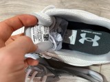 Ua Sola / under armour / silver / argenter / blanche / taille 39