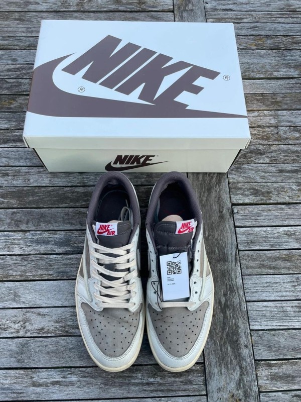 Nike air jordan 1 low travis scott reverse mocha 2
