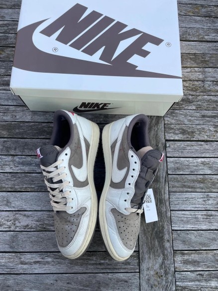Nike air jordan 1 low travis scott reverse mocha