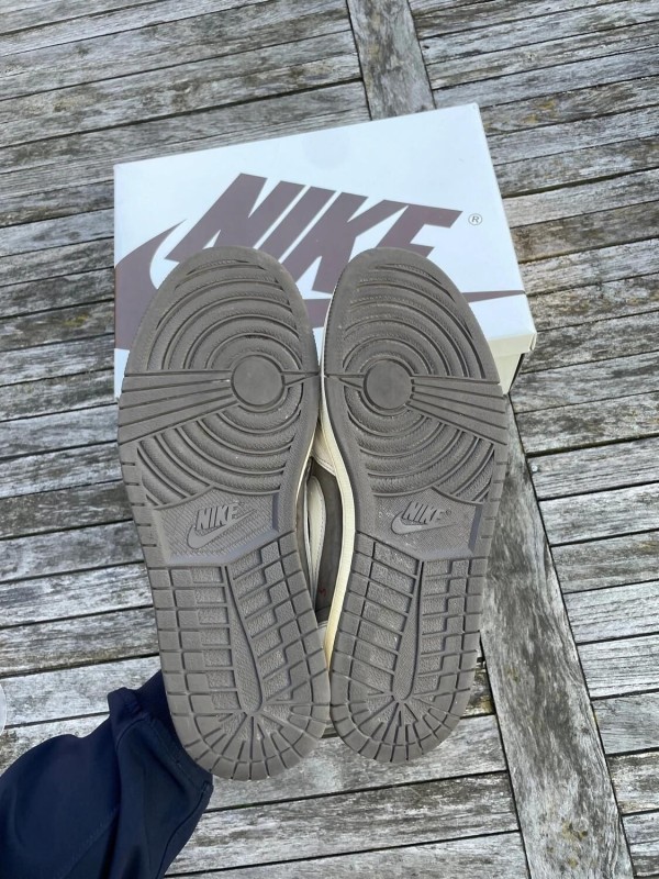 Nike air jordan 1 low travis scott reverse mocha 2