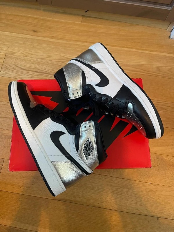Jordan 1 retro silver taille 42 neuve