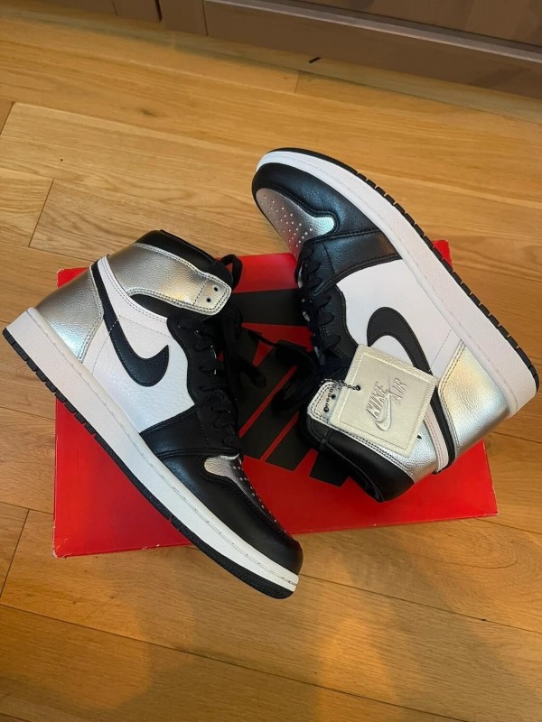 Jordan 1 retro silver taille 42 neuve 2