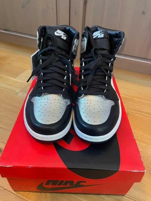 Jordan 1 retro silver taille 42 neuve 2