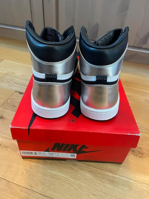 Jordan 1 retro silver taille 42 neuve 2