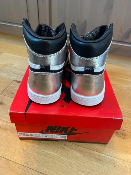 Jordan 1 retro silver taille 42 neuve