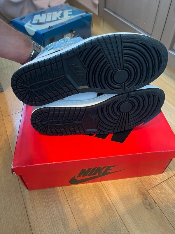 Jordan 1 retro silver taille 42 neuve 2