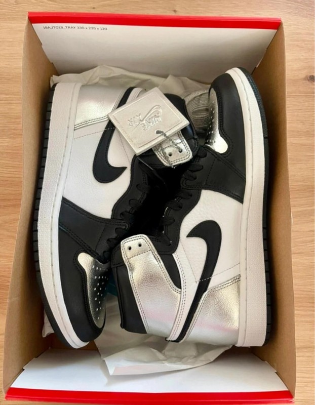 Jordan 1 retro silver taille 42 neuve 2