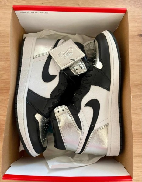Jordan 1 retro silver taille 42 neuve