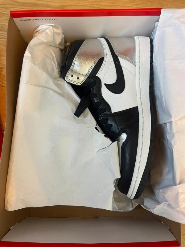 Jordan 1 retro silver taille 42 neuve 2