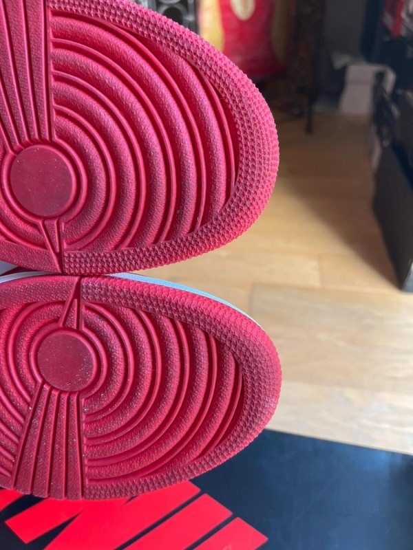 Jordan 1 Retro Homage to home (scarface) taille 42 comme neuve + débardeur Jordan taille 42 2