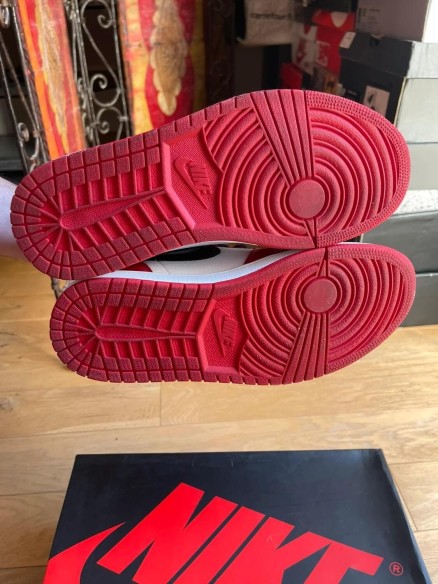 Jordan 1 Retro Homage to home (scarface) taille 42 comme neuve + débardeur Jordan taille 42