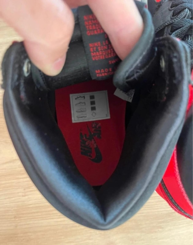 Jordan 1 retro satin bred taille 42 comme neuve 2