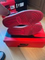 Jordan 1 retro satin bred taille 42 comme neuve