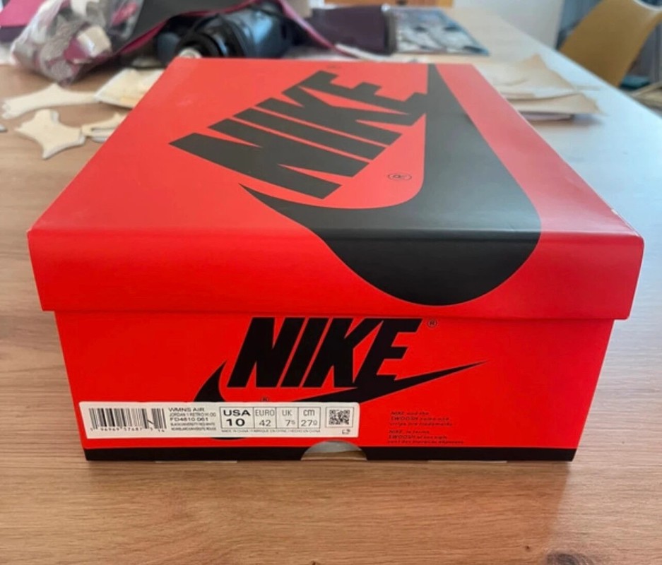Jordan 1 retro satin bred taille 42 comme neuve 2