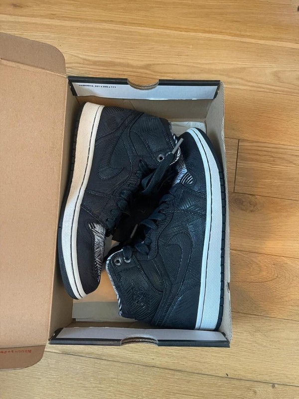 Jordan 1 Retro BHM (2015) taille 42 comme neuve 2